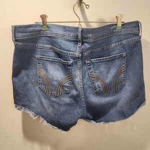 Hollister women's Denim Short.soze 32